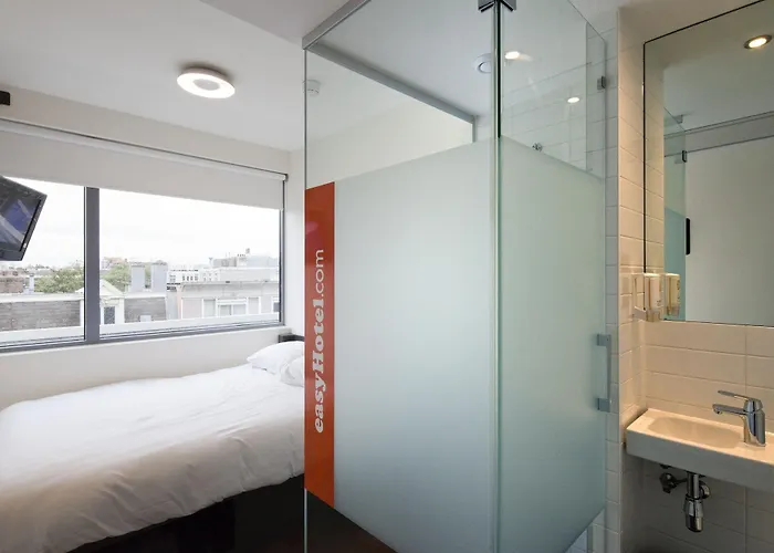 ホテル Easyhotel Centre South