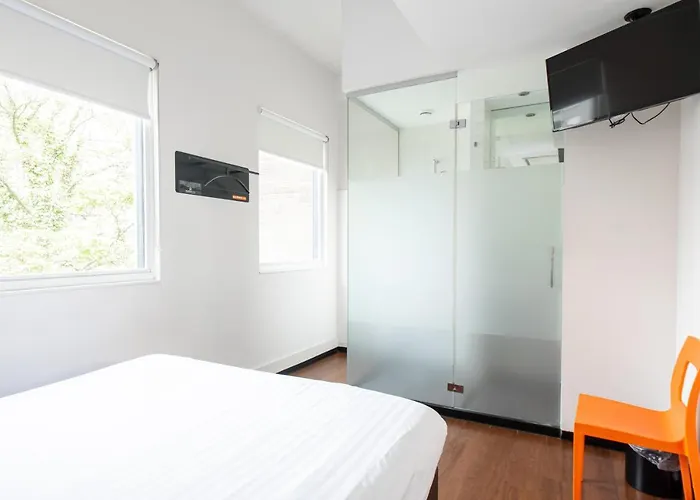 Easyhotel Centre South ホテル 2*