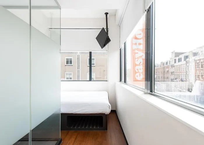 ホテル Easyhotel Centre South