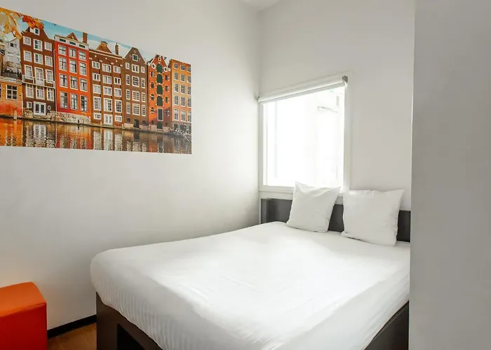 ホテル Easyhotel Centre South 2*