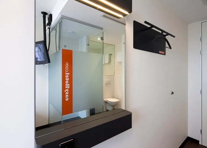 ホテル Easyhotel Centre South 2*