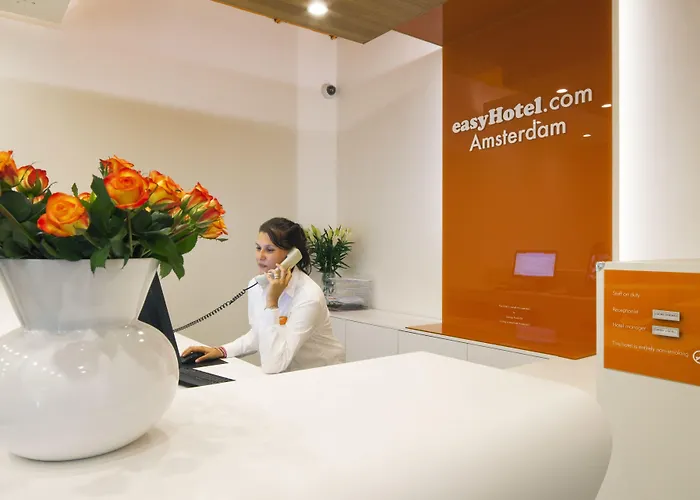 ホテル Easyhotel Centre South 2*