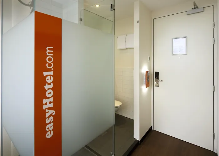 Easyhotel Centre South 2*