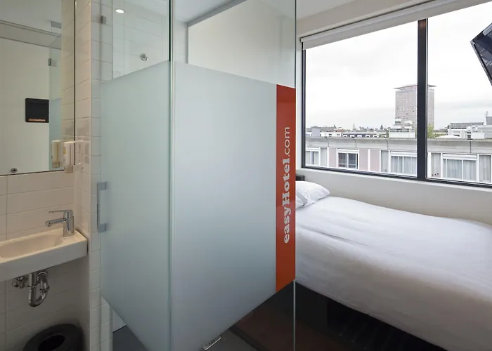 ホテル Easyhotel Centre South 2*