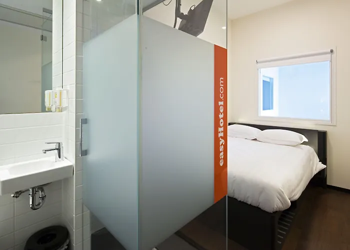 ホテル Easyhotel Centre South 2*