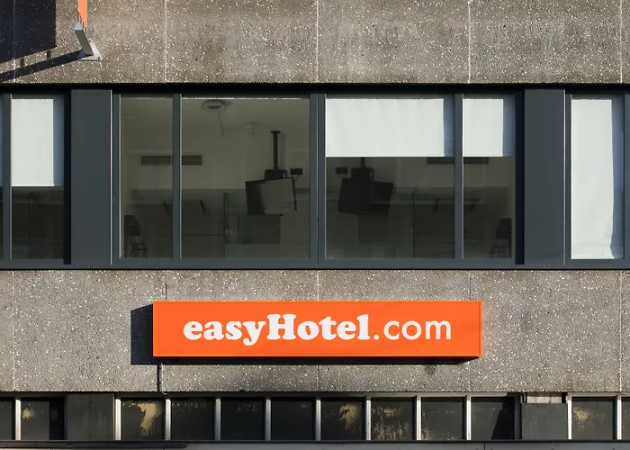 ホテル Easyhotel Centre South 2*