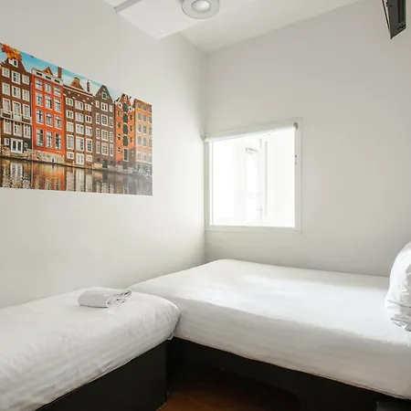 Easyhotel Centre South מלון