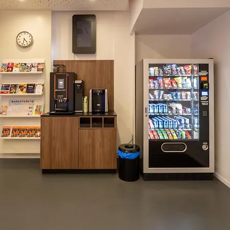 Easyhotel Centre South 2*