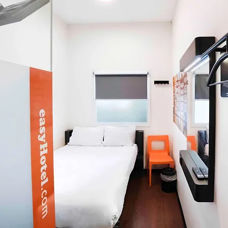 Easyhotel Centre South 2*