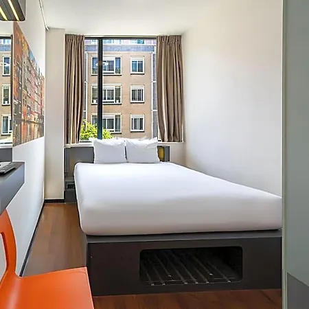 Easyhotel Centre South מלון