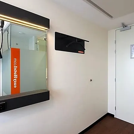 מלון Easyhotel Centre South