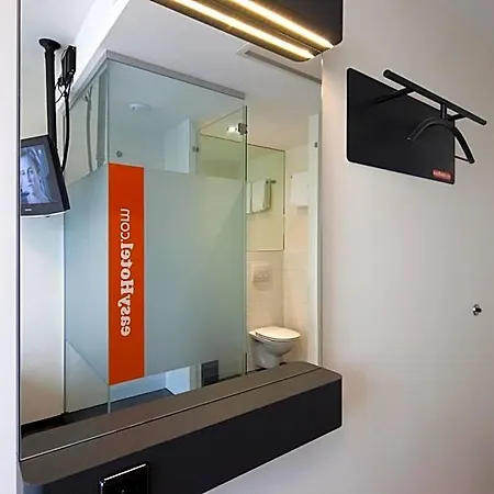 מלון Easyhotel Centre South 2*