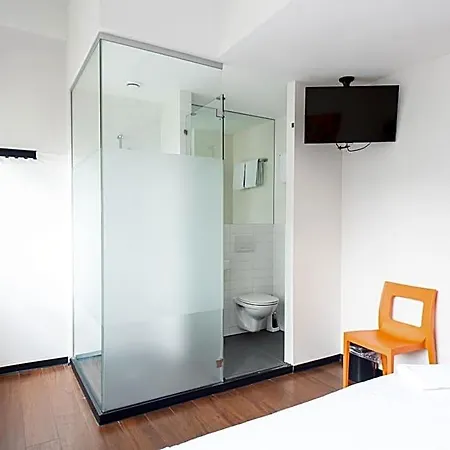 Easyhotel Centre South 2*