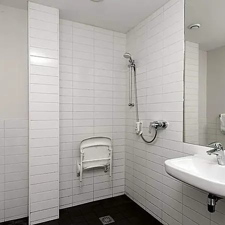 Easyhotel Centre South מלון