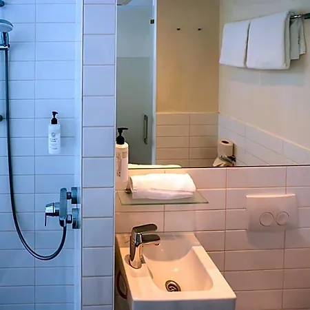 Easyhotel Centre South 2*