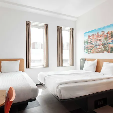 Easyhotel Centre South מלון