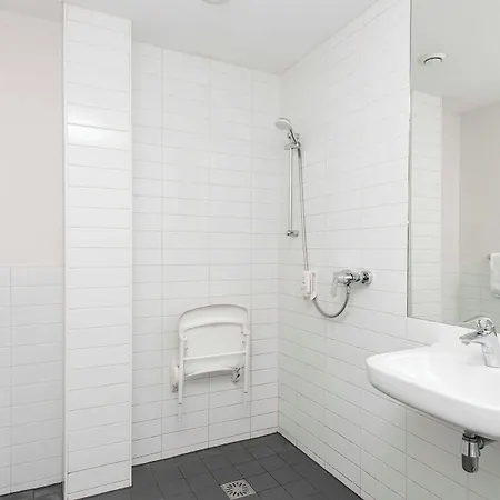 Easyhotel Centre South מלון