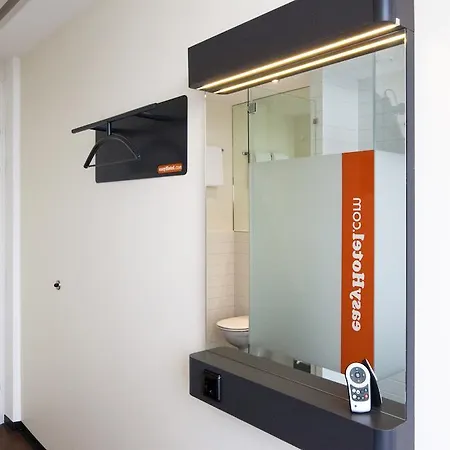 Easyhotel Centre South 2*