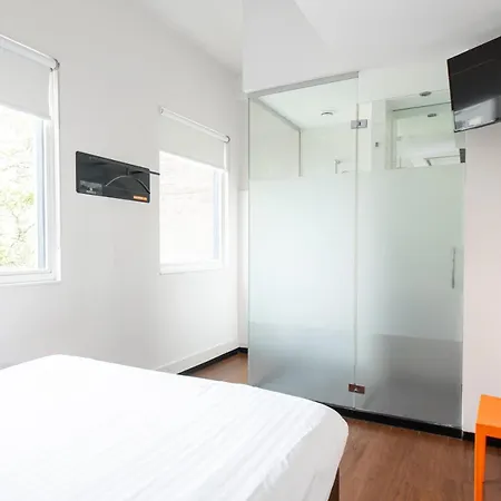 Easyhotel Centre South Hotel 2*