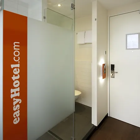 Easyhotel Centre South 2*