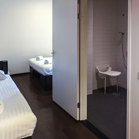 Easyhotel Centre South 2*
