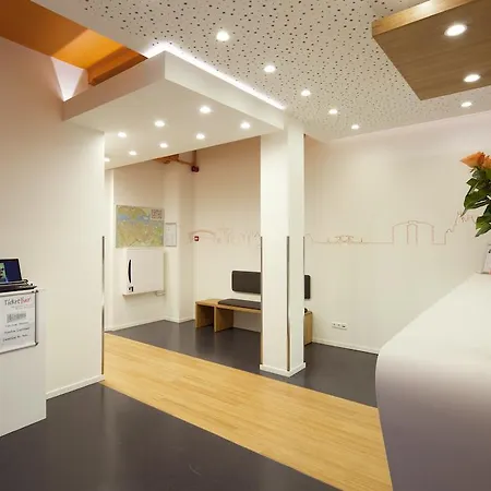 Easyhotel Centre South 2*