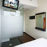酒店 Easyhotel Centre South 2*