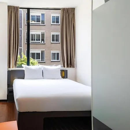 酒店 Easyhotel Centre South 2*