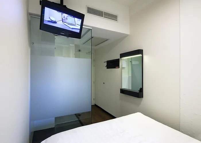 Easyhotel Centre South 2*